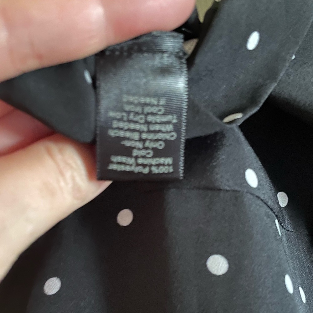 2/$15 Ann Taylor Black with white dots sleeveless top, Sz M - Picture 12 of 15